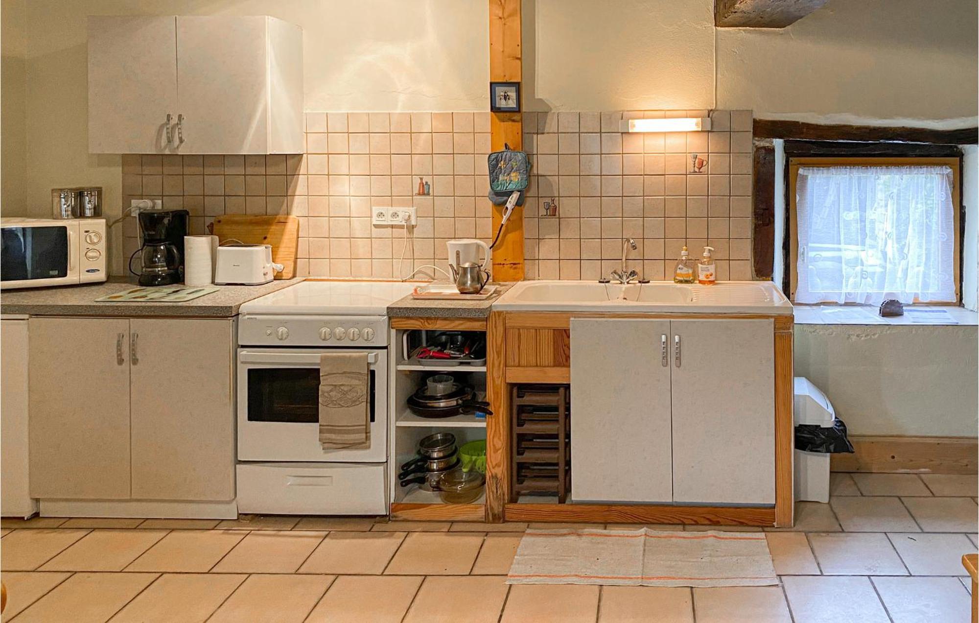 1 Bedroom Nice Home In Saint Martin Le Mault Exteriör bild